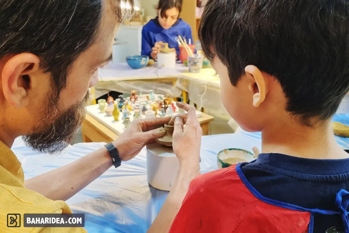 ساخت ظروف سفالی مینیاتوری در کلاس آموزش سفالگری